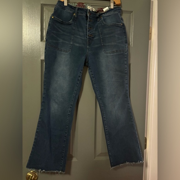 FRYE AND CO. Denim - FRYE AND CO. Mid Rise Crop Flare Exposed Button Stretch Jeans Size 14